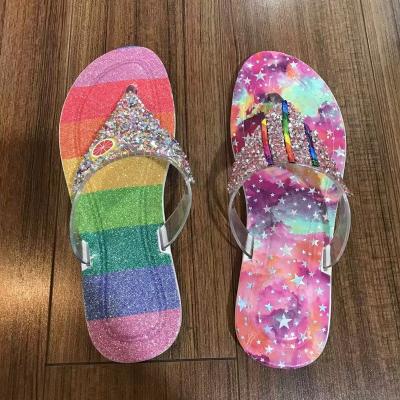 China 2022 Fashion Trend Diamond Shoes Beach Slippers Women Ladies Strap Sandals Glitter Slides PVC Summer Girls Rainbow Colors Glitter Flip Flops for sale