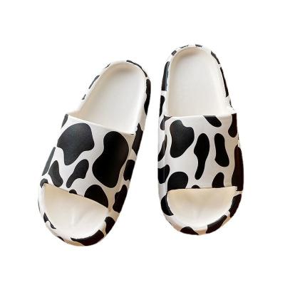 China Fashion Trend Cow Soft Comfortable White Slippers Indoor Quiet Bedroom Indoor Quiet Bedroom Wholesales Cute Cow Shoes PVC Sandals Slippers for sale