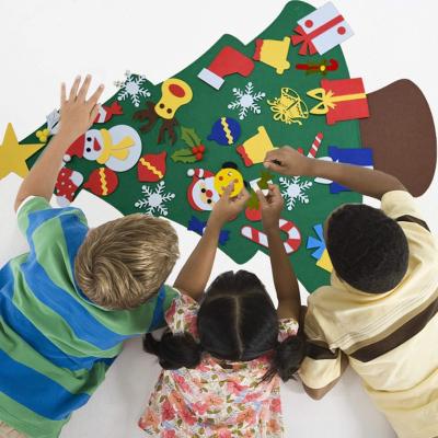 China Merry Christmas Gifts DIY Wall Decoration Christmas Felt Tree with 30pcs Ornaments Christmas Gifts for Kids for sale