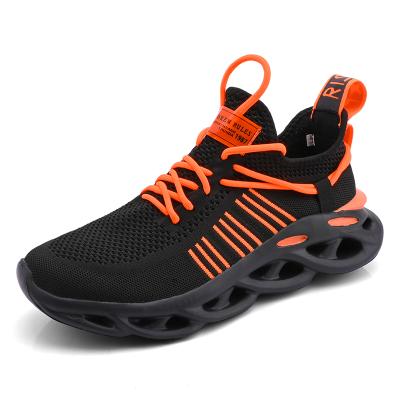 China 2021 Quick-Drying Fly Weave Fashion Mens Running Shoes Upper Breathable Shoes Casual Sport Shoes Lightweight Mens Snesakers for sale