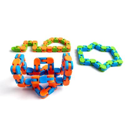 China Wacky Ways Puzzle Cube Track Toy Decompression Toys Plastic Chain Magic Link Toy Environmental Protection Material for sale