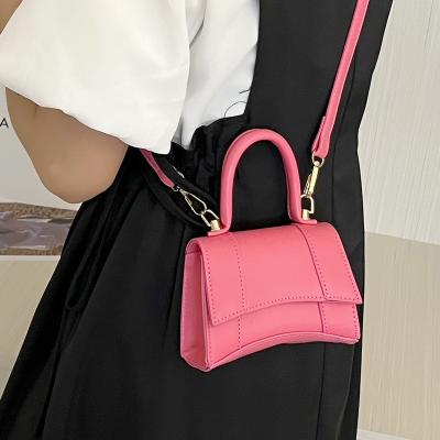 China 2022 Hot Selling Portable In Amazon PVC Candy Kid Jelly Hand Bags Girls Silicone Handbags Mini Solid Crossbody Chain for sale