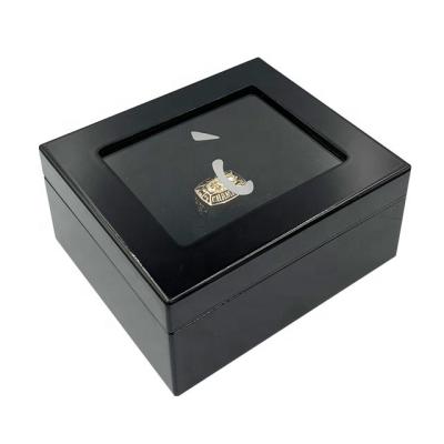 China Handmade Black Lacquer Finish Luxury Piano Championship Wooden Ring Box With Led Light for sale