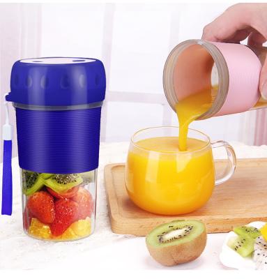 China Small Portable Multifunctional Hotel Wall Breaker Fruit Smoothie Blenders and Squeezers for sale