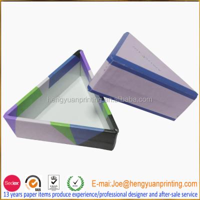 China Recyclable Eco Friendly Cardboard Box For Clothes Cardboard Triangle Box For Scarves Packaging CH620 for sale