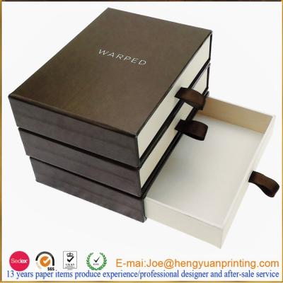 China Disposable Customize Jewelry Display Boxes For Gift Packaging With Ribbon Handle for sale