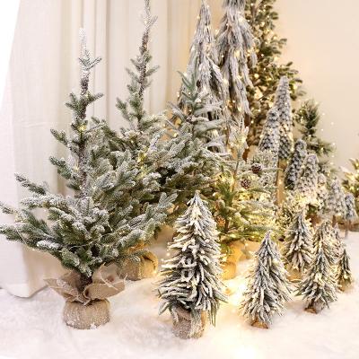 China Simple Generous White Snow Encrypted Family Small Green Home Decoration Navidad New Year Light Decoration Mini Artificial Christmas Tree Desktop Tree for sale