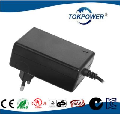 Chine 24 périphériques prêts à brancher universels 50Hz - 60Hz 75×40×30 millimètre de l'adaptateur 12V 2A d'alimentation CC De mur de watt à vendre