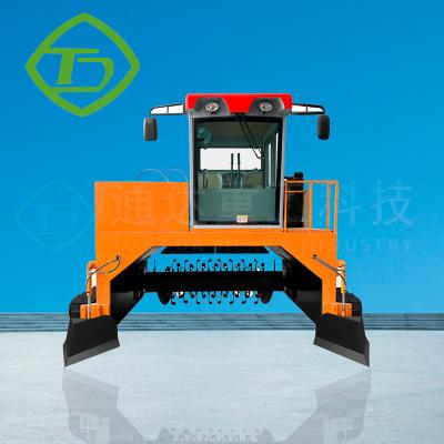 China Crawler Type Compost Making Machine In Cow Dung Farm / Organic Fertilizer Compost Making Machine for sale