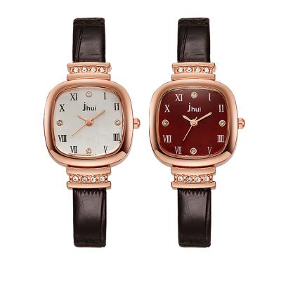 China Living new style explosion day/date retro small watch ladies quartz watch square watch for sale