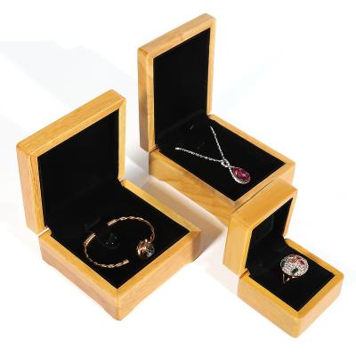 China Morden DIGU Customized Wooden Jewelry Box Wholesale Jewelry Packaging Exquisite Lacquered Wood Gift Box for sale