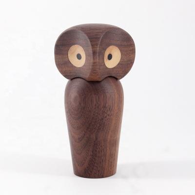 China Europe Fashion Decoration Creative Home Wooden Crafts Solid Wood Owl Gift for sale