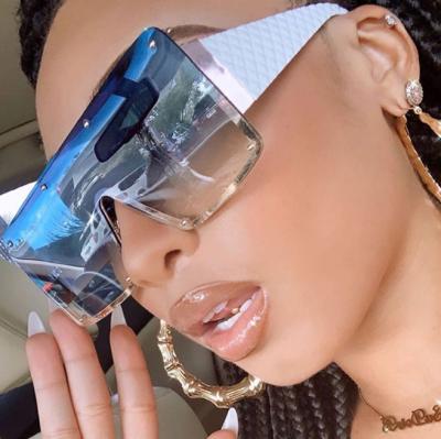 China 2021 Fashion Sunglasses Designer Brand Wholesale Oversized Ladies Sunglasses Transparent Sunglasses for sale