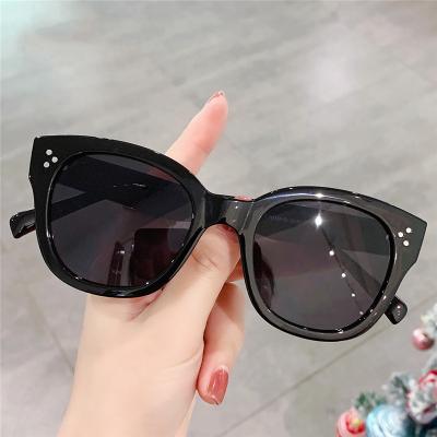 China Fashionable Designer Women Cat Eye Sunglasses 2022 New Fashion Fashion Sunglasses for sale