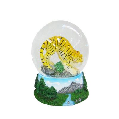 China Europe Polyresin Snow Globes Animal Tiger Water Ball Souvenir Tiger Water Globe For Decoration for sale