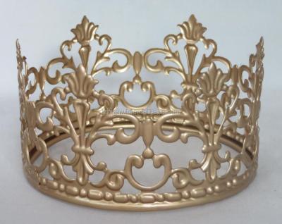 China Metal arts and crafts for home decoration 2018 golden crown shape metal candle holder for sale