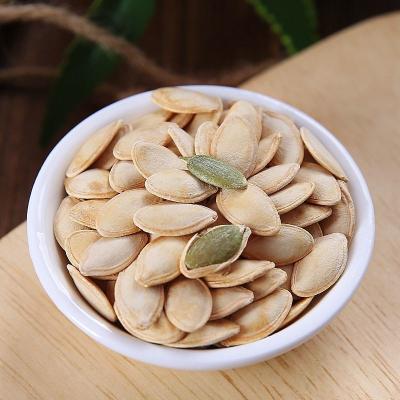 China Raw Rosated Shine Skin Pumpkin Seeds with 0.2-3% Fragmentation Rate and Color Sorting zu verkaufen