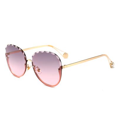 China Fashion Sunglasses Bead Fashion Sun Glasses Diamond Cut Glass Women Lenses 8913 for sale