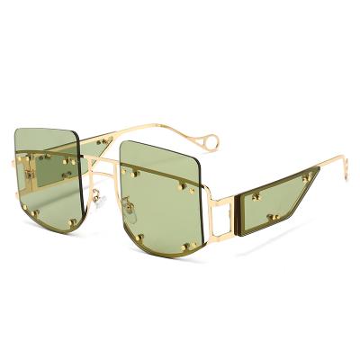 China 2020 Fashion Sunglasses Women OEM Ladies Sunglasses Rivet Frame Glass Luxury for sale