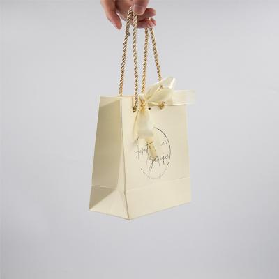 China 2022 Custom Wholesale Paper Jewelry Recyclable Paper Bags Packaging Bags With Ring Boxes Luxury Print Paper Gift Bag for sale