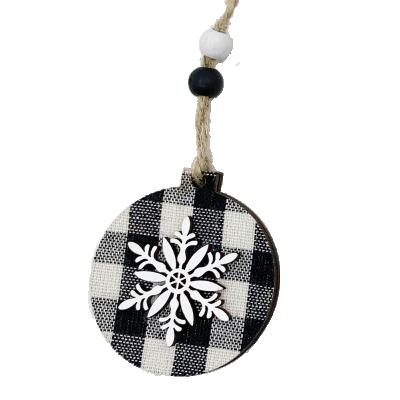 China Christmas decoration 4 pcs Asst. Christmas Wooden Round With Gingham Design Hanging Natural Ornament Christmas Decoration for sale