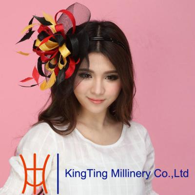 中国 ハンドメイドの多彩な羽の黒いベールの sinamay fascinator の帽子 販売のため