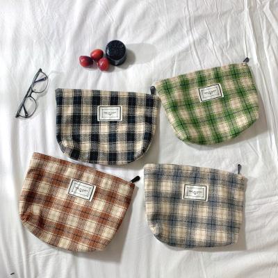 China Large Jacquard Large Capacity Canvas Grid Cosmetic Bag Handmade Travel Make Up Travel Bag for sale