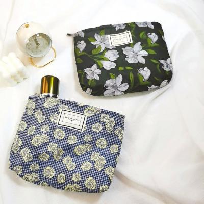 China Large Capacity Jacquard Canvas Small Cosmetic Bag Cute Flower Women Makeup Bag Travel for sale