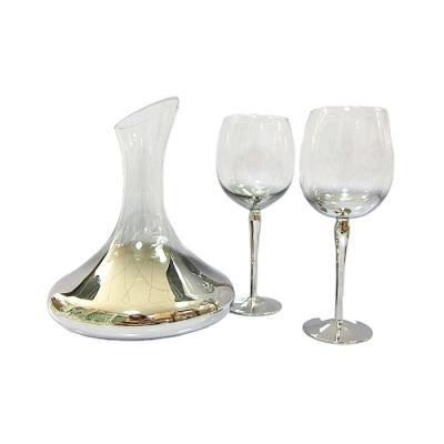 China Dishwasher Safe Multiple Sizes Silver Glass Wine Decanter Bottle With 2PCS Wine Glass Set for sale