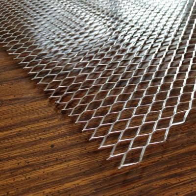 China Raised Mesh Trailer Flooring Spray Paint Mesh Small Hole Fencing Raised Raised Metal for sale