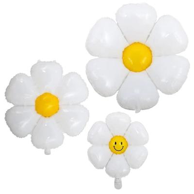 China Daisy Aluminum Foil Balloon White Smiley Chrysanthemum Foil Balloon Birthday Decoration Party Indoor Outdoor Balloon for sale