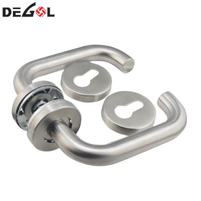 China Easy Installation And Durable Stainless Steel Lever On Rose Door Handles Pair In Polished Chrome Finish Use Interior Door Handle for sale