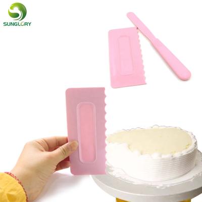 China 2PCS/SET Sustainable Plastic Cake Spatulas Pastry Icing Comb Set Buttercream Cake Scraper Smoother Baking Tools For Cakes Fondant Mold Tool for sale