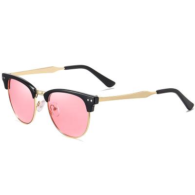 China Hot Selling New Arrival Plastic Custom Logo UV400 Fashion Sunglasses Polarized Sun Glasses Wholesales Plastic Sunglasses for sale