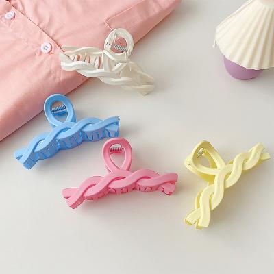 China New Comfortable Macaroon Color Clip Shark Clip Niche Twist Swim Clip Hairpin Temperament Hair Accessories Female for sale