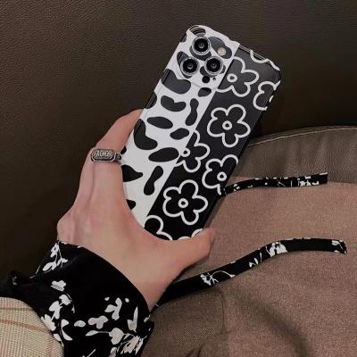 China Free shipping Shockproof black and white mobile cover for iPhone 13 12 pro case Max Mini X XR XS 2021 new fashion cell phone case for sale