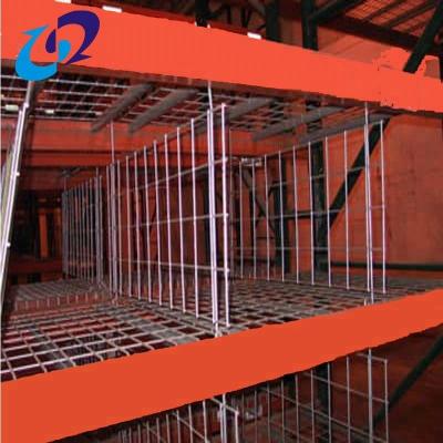 China Plain Weave Customized Wire Mesh Powder Coated / Galvanized Hanging Divider For Pallet Rack for sale