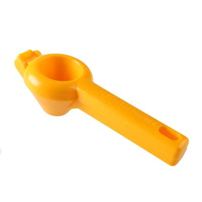 China Viable Yellow Plastic Manual Citrus Kitchen Instrument Food Grade Lemon Orange Squeezer Squeezer for sale