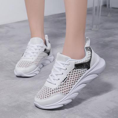 China 2022 Fashion Trend New Sports Shoes Women Outdoor Lightweight Trainers Walking Breathable Casual Shoes Sneakers Size 35-41 for sale