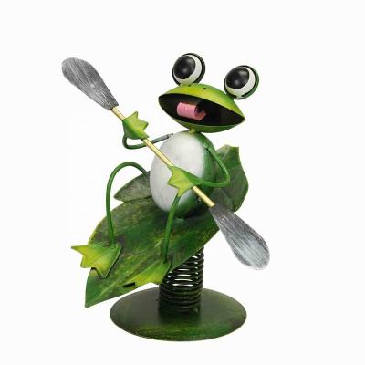 China Eco-friendly Metal Garden Item Hot Sale Statue Spring Rowing Frog Garden Decoration Metal Animal Frog for sale