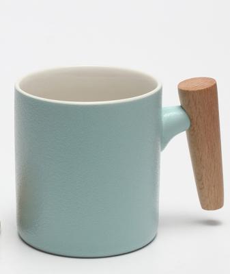 China Sustainable New Arrival 350ML Ceramic Tea Mug With Wooden Handle And Ceramic Lid In Different Colors for sale