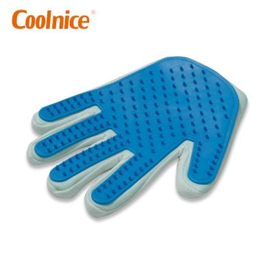 China Viable Sensitive Brush Cat Grooming Hand Glove Reasonable Price Appearance Dog Hair Removal Supplies for sale