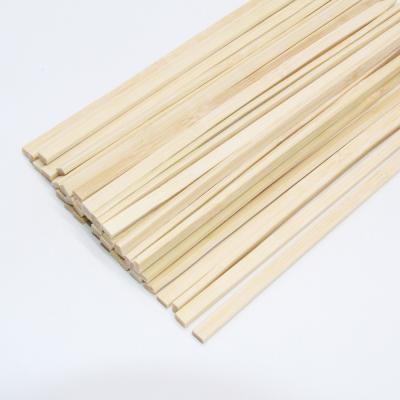 China Easily Cleaned Flat Bamboo Skewer Stick With Green Skin Or White Color for sale