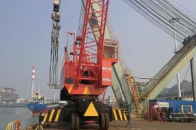 China Automatic Operation Mobile Harbor Crane Energy Efficiency For Construction for sale