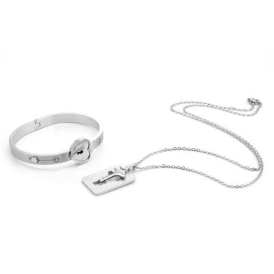 China FASHIONABLE Silver Plated Heart Locks Couples Jewelry Stainless Steel Key Chain Wholesale Bracelet for sale