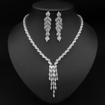 China Amazon CLASSIC Hot Sale Zircon Bride Set Long Tassel Necklace Jewelry Earrings Set Necklace Earrings Wedding Jewelry Set Women Gift for sale