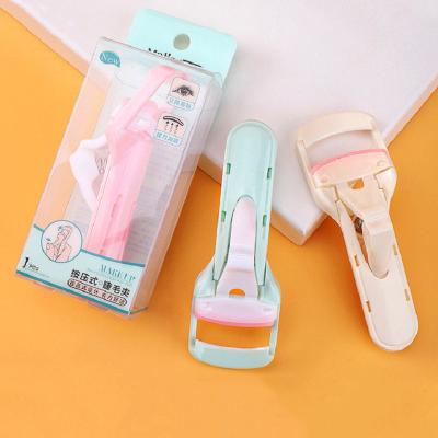 China Recycled Materials PET Portable Eyebrow Curler Novice Eyebrow Trimming Knife Set Box Custom PVC Printed Eyelash Curler Packaging Box for sale