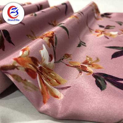 China Flower Design Anti Static Sublimation Printed Polyester Peach Skin Fabric For Dresses for sale