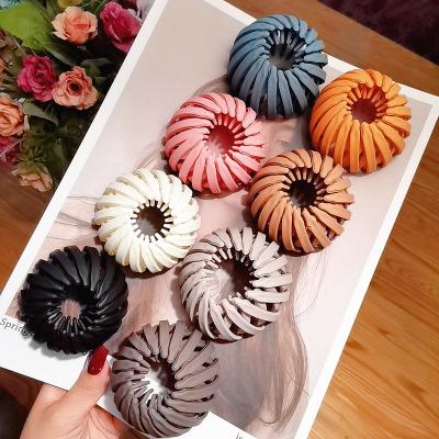 China Fashion Korean Style Hair Claw Clips Ponytail Loop Hair Clips For Women Bird Nest Increasing Matte Hairpins Bun Hair Accessories for sale