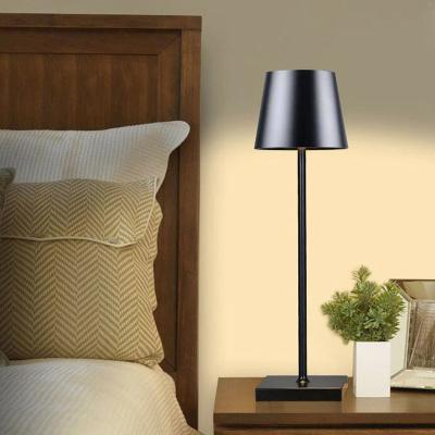 China EUROPEAN EUROPEAN USB Metal Rechargeable Acrylic Table Lamp Modern Cordless Table Side Lamps for sale